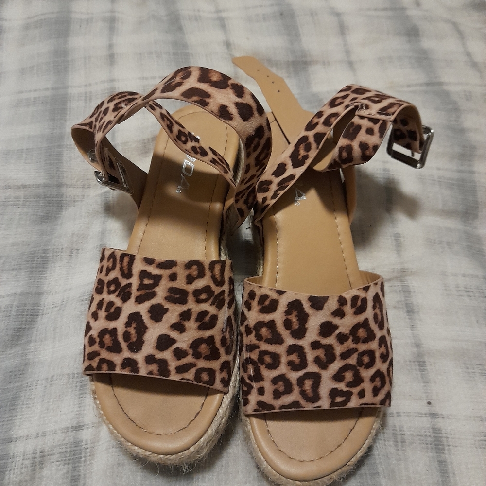 Soda sandals platform